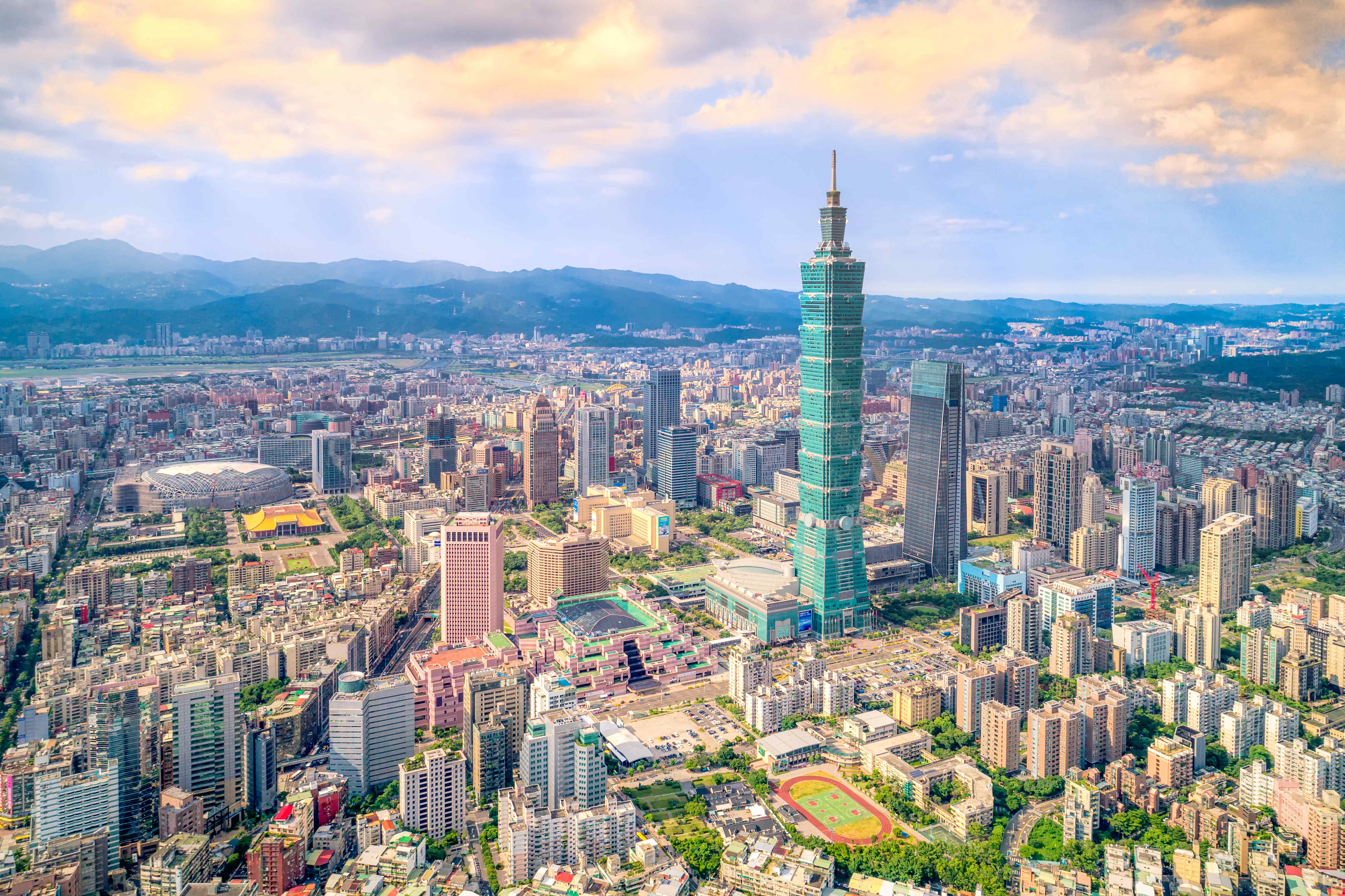 鸟瞰台北市中心地区摄影图